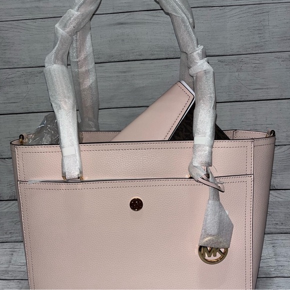 Michael Kors 3 Piece Set - Picture 7 of 9